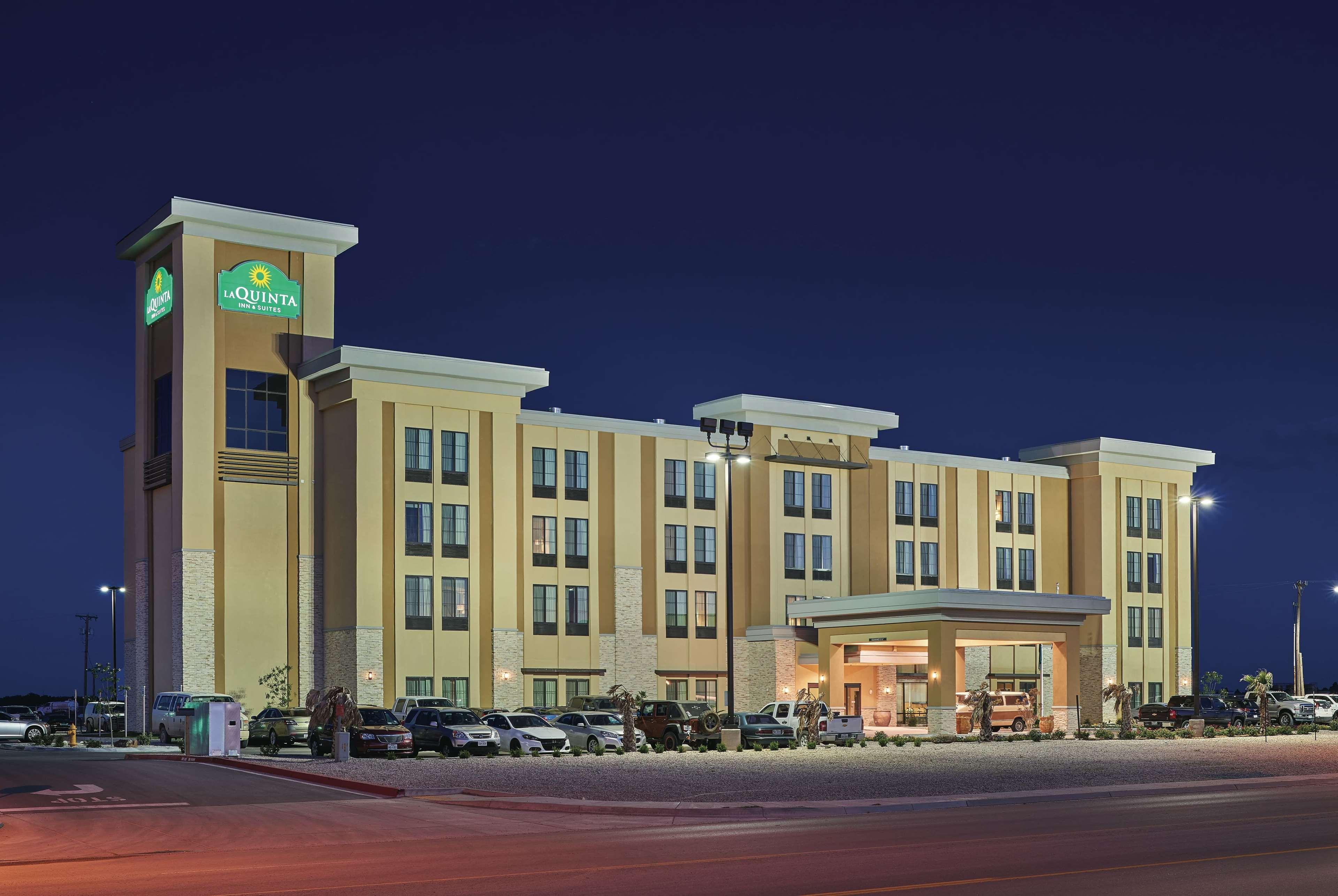 La Quinta By Wyndham Carlsbad Hotel Exterior foto