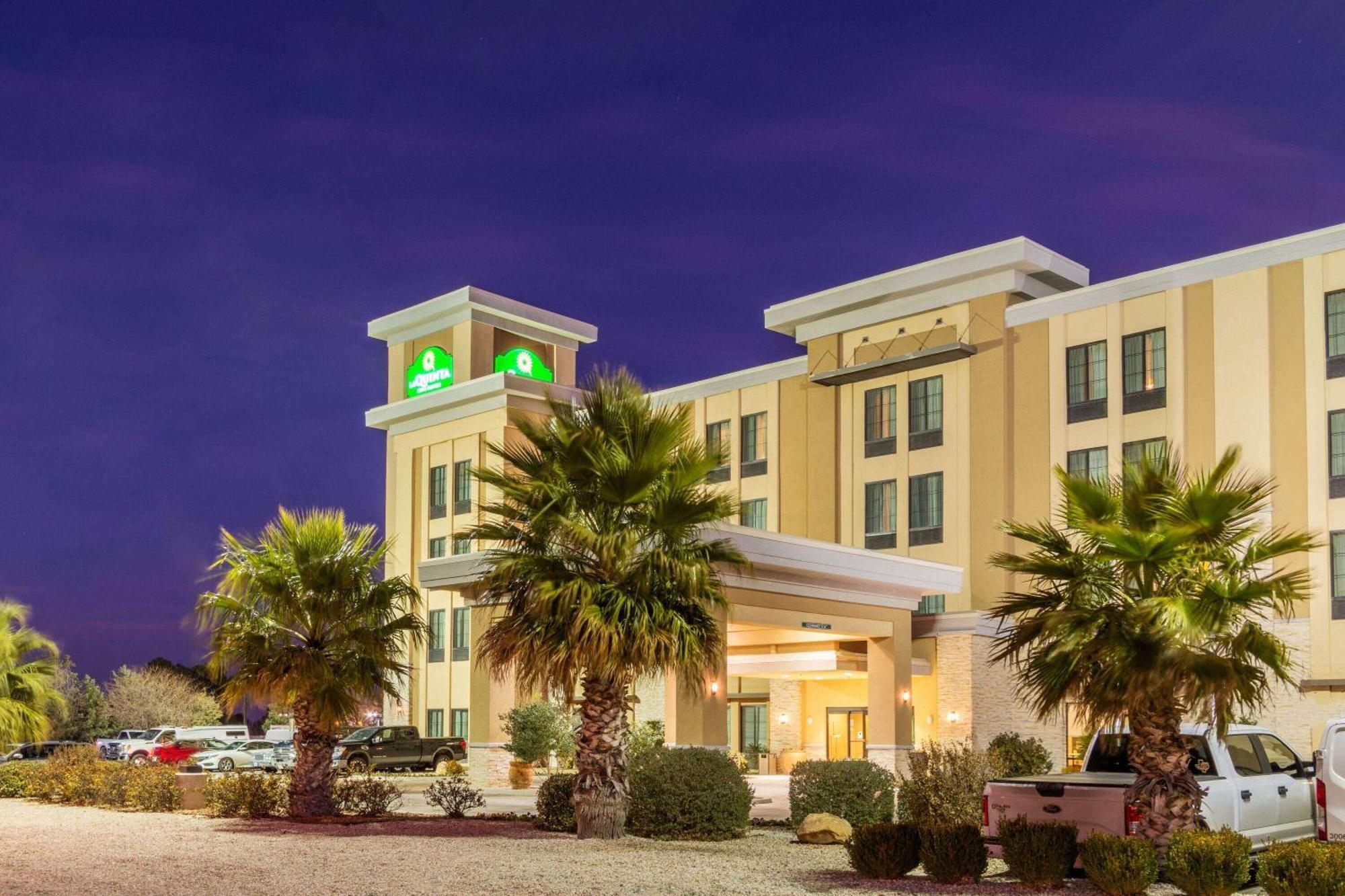La Quinta By Wyndham Carlsbad Hotel Exterior foto